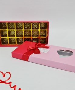 Hộp quà socola 18 viên mặt kính tim
