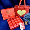 Hộp quà socola xếp 12 ô tim vàng + túi